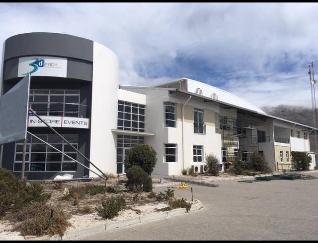 900M² OFFICE TO LET IN CAPRICORN